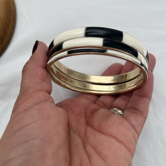 Set Of 3 bangle bracelets black and white resin on Brass. Boho, retro, casual - Picture 3 of 8